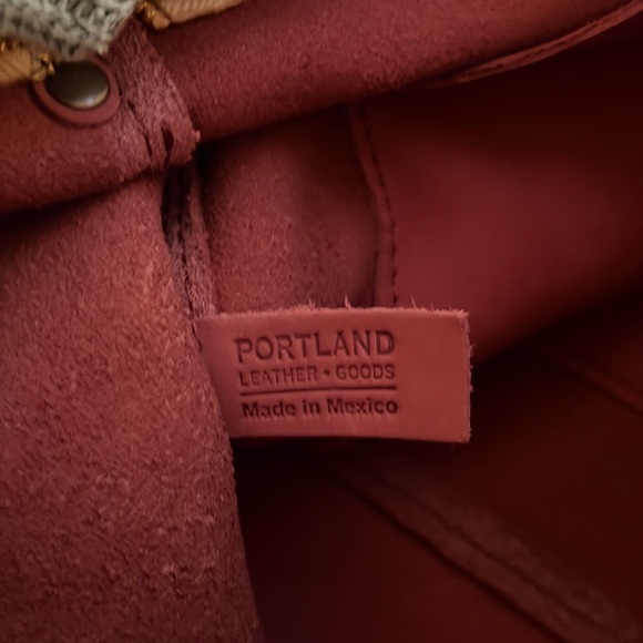 Portland Leather Classic Poppy  Crossbody Bag - Picture 8 of 13